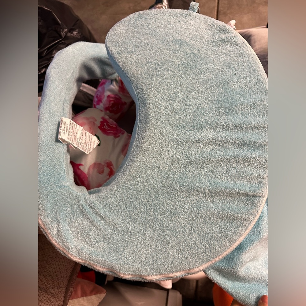 My Brest friend deluxe nursing pillow NWOT
